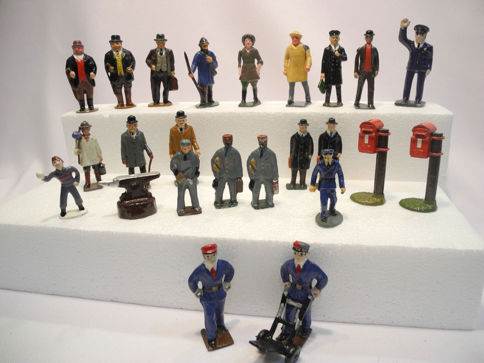 English Hollowcast Civilian Assortment (1 of 1)