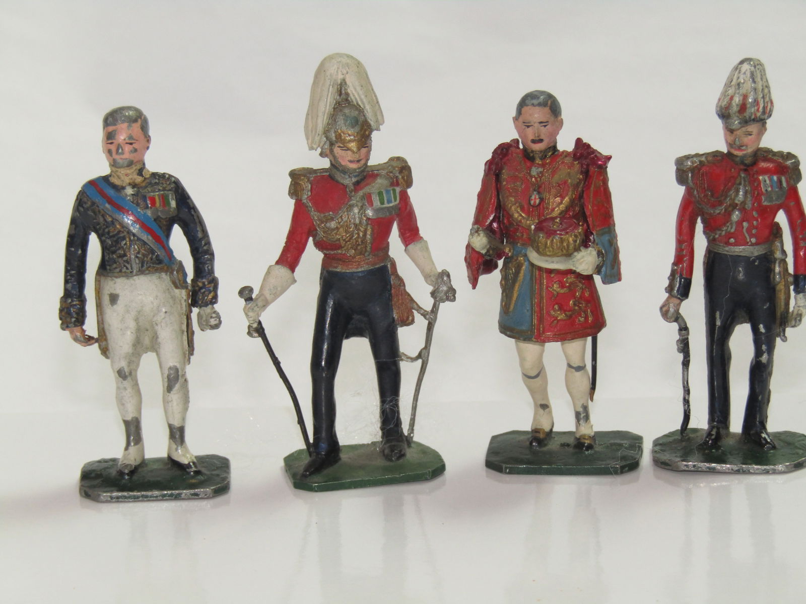 Graham Farish Figures of 1953 Coronation (1 of 2)