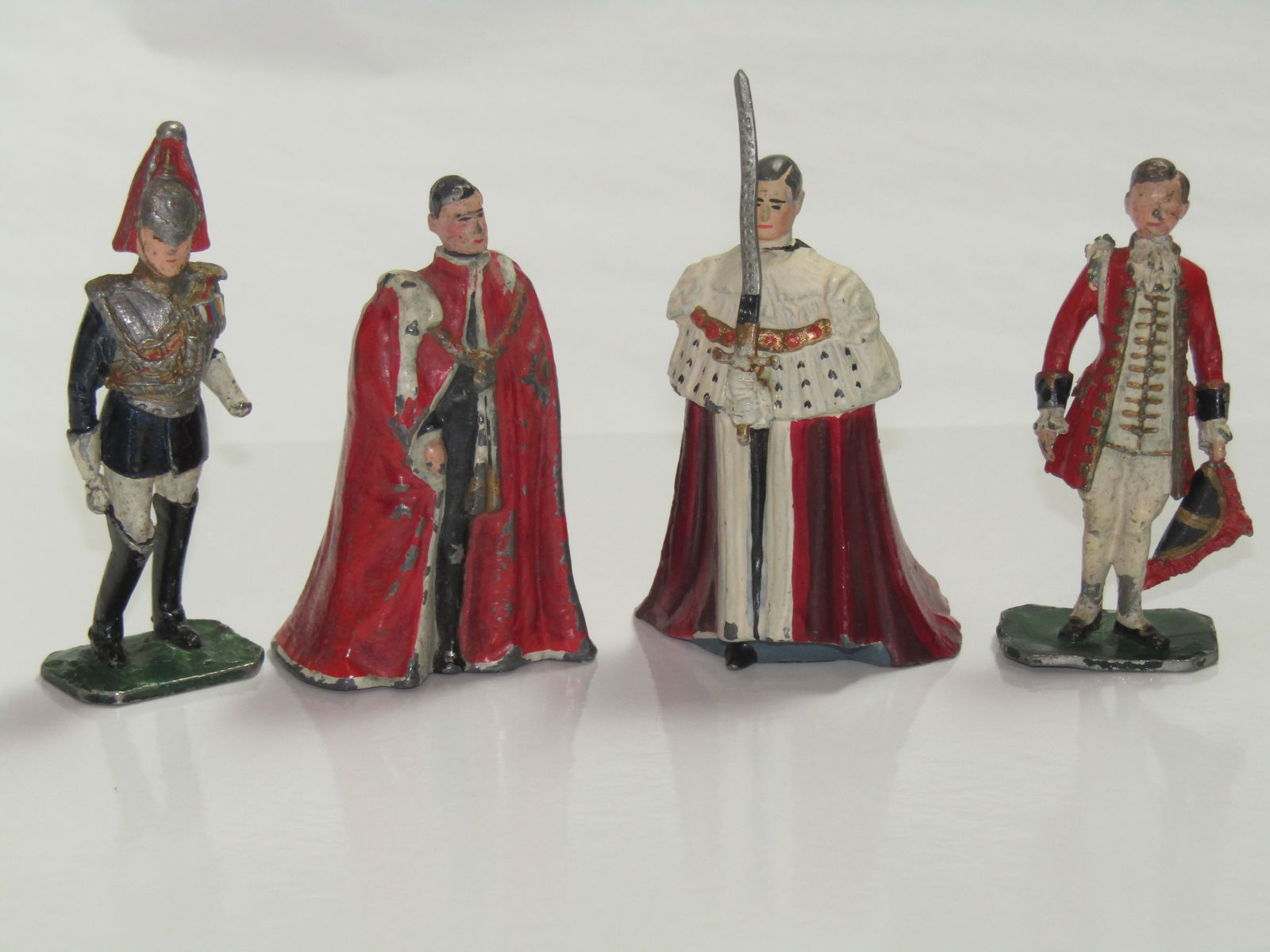 Graham Farish Figures of 1953 Coronation (1 of 2)