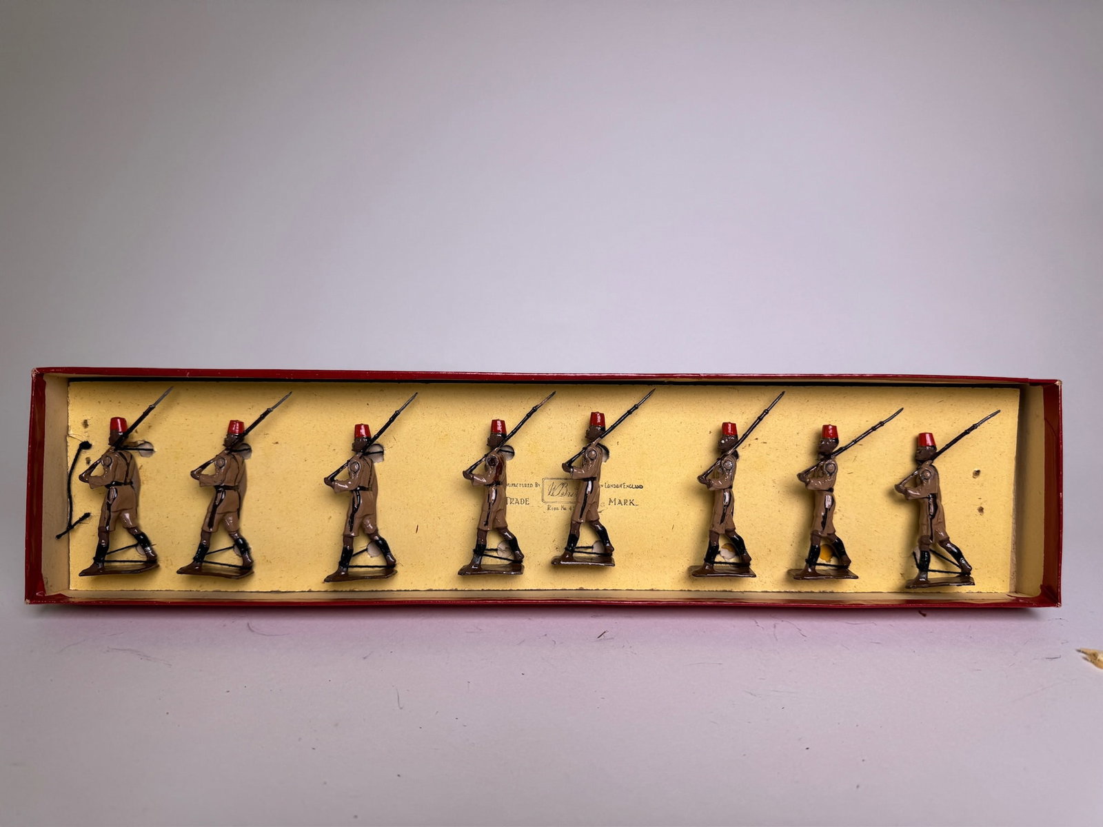 Britains No 225 Kings African Rifle Corps: Post war. 8 pieces. Condition excellent. Box excellent with original tie card.