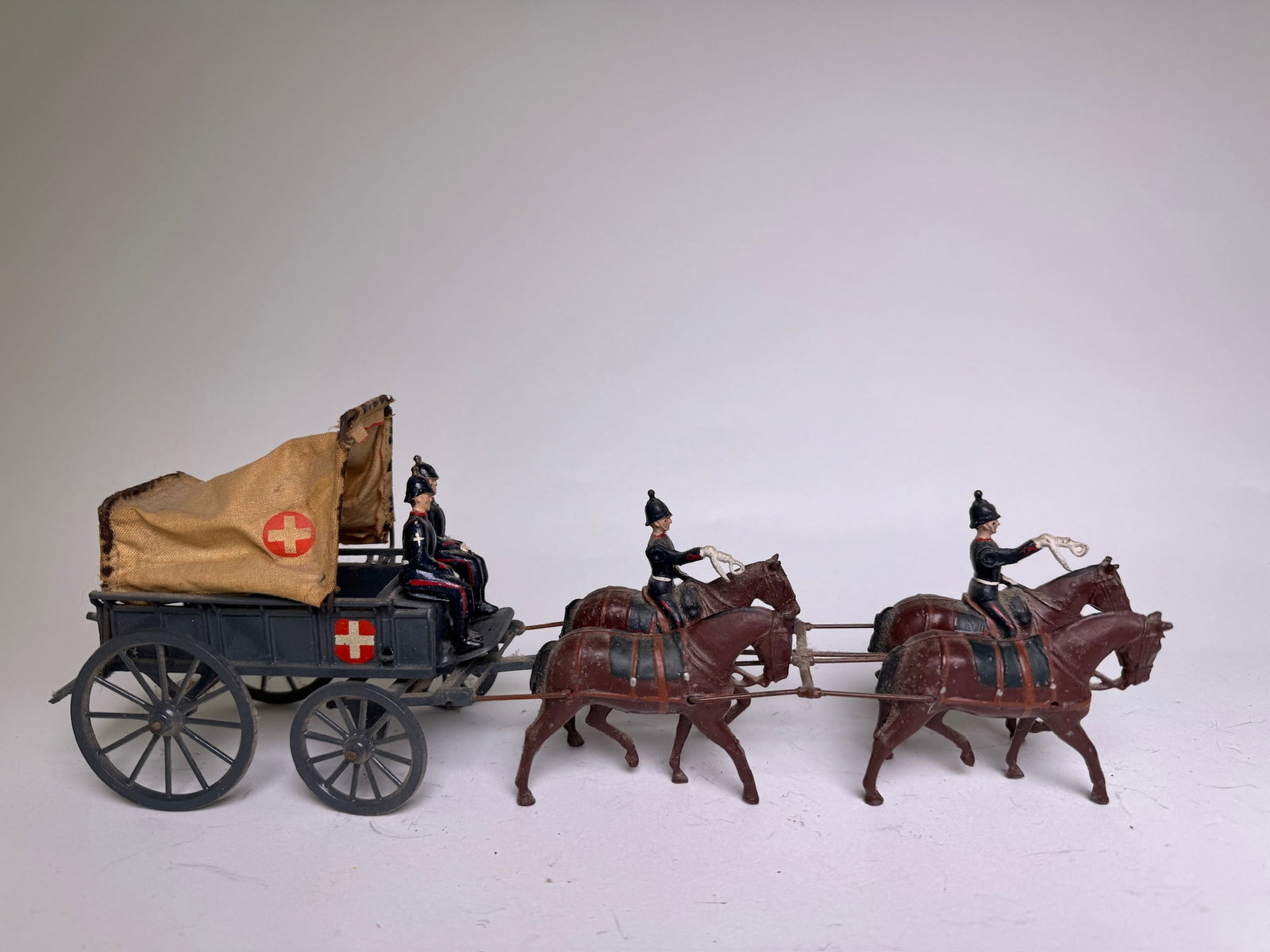 Britains No 145 Royal Army Medical Corp: Post war. 7 pieces. Condition very good. Unboxed.
