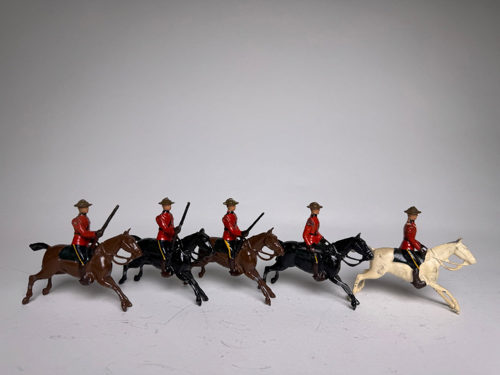 Britains No 1349 Royal Canadian Mounted Police: Post war. 5 pieces. Condition very good. Unboxed.