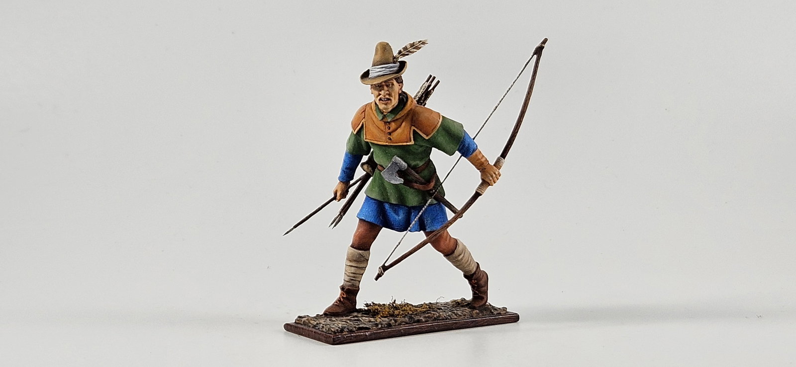 AeroArt St. Petersburg Agincourt Levied Archer: AeroArt Military Miniatures - The St. Petersburg Collection #AG 24 - Agincourt Levied Archer Running with bow. Excellent, unboxed, 1 piece.
