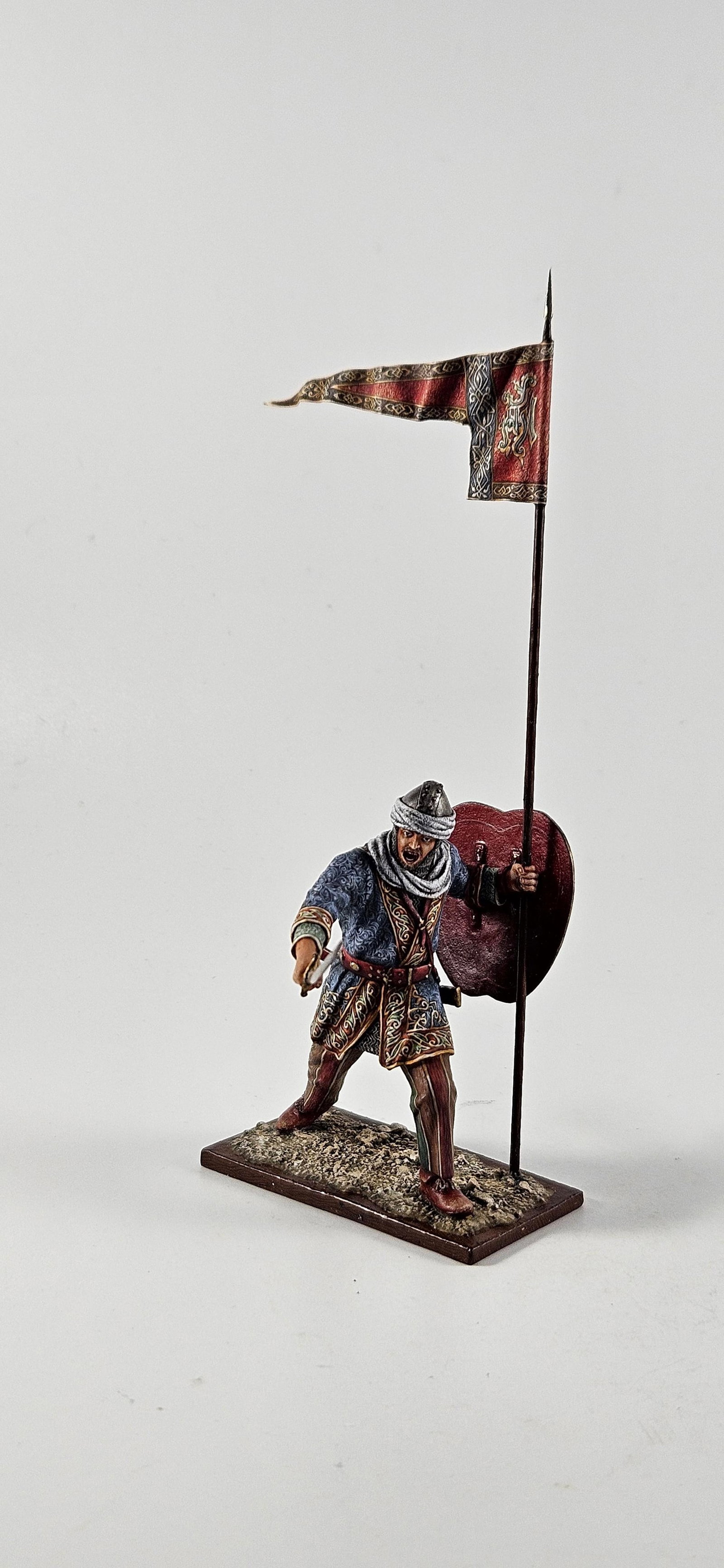 AeroArt St. Petersburg Nevskaya Persian: AeroArt Military Miniatures - The St. Petersburg Collection. Nevskaya Miniatures Tatyana Gepchenko. #AS 02 - Persian with Flag. Excellent, unboxed, 1 piece.