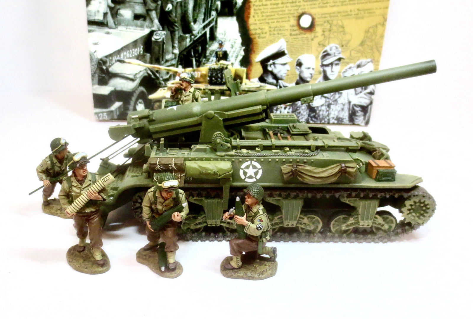 King & Country #DD078 M12 155MM Gun: Motor Carriage. Mounted on a Sherman tank chassis the 155 gun was originally of French design. Adapted and improved by the U.S. Army, this heavy artillery piece saw much action in the European Theatre