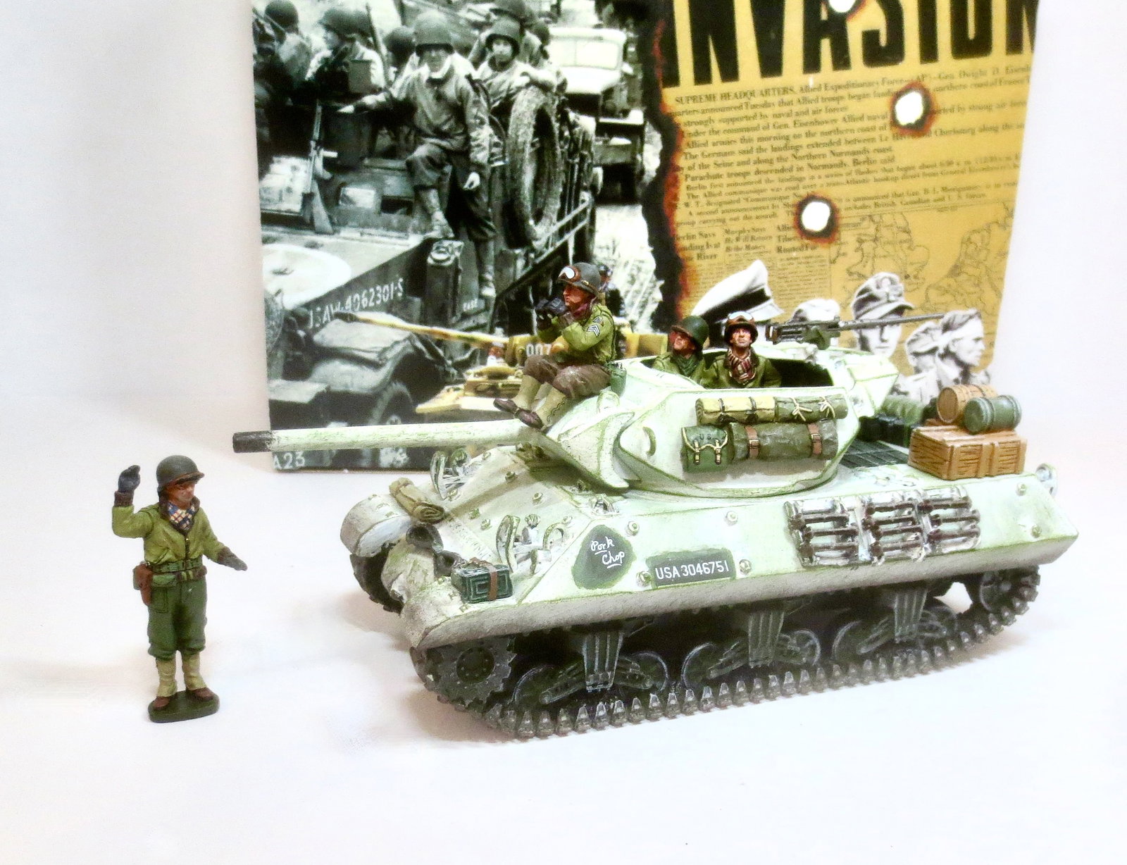 King & Country #BBA011 "THE M10 TANK DESTROYER": WW2 Battle of the Bulge. Retired set. 5 pieces. Mint condition. Box excellent.