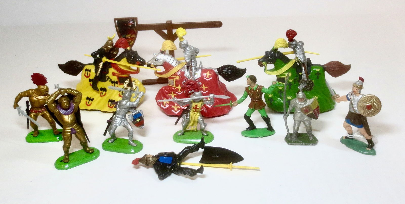 Britains & Lone Star Assorted Plastic Medieval (1 of 1)