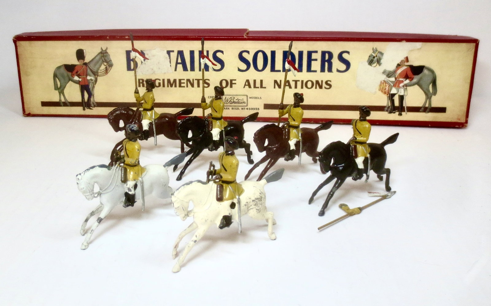 Britains #47 Skinner's Horse: Post war issue. 6 pieces. Includes one extra bugler. Excellent to good condition (one loose arm). Box in poor condition.