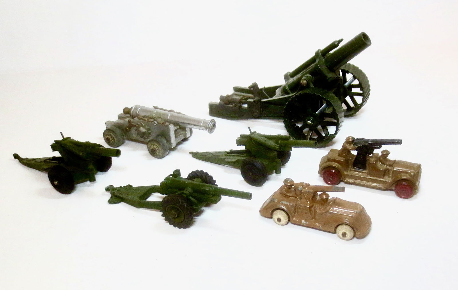 Assorted Artillery Guns With Barclay Cannon Cars (1 of 1)