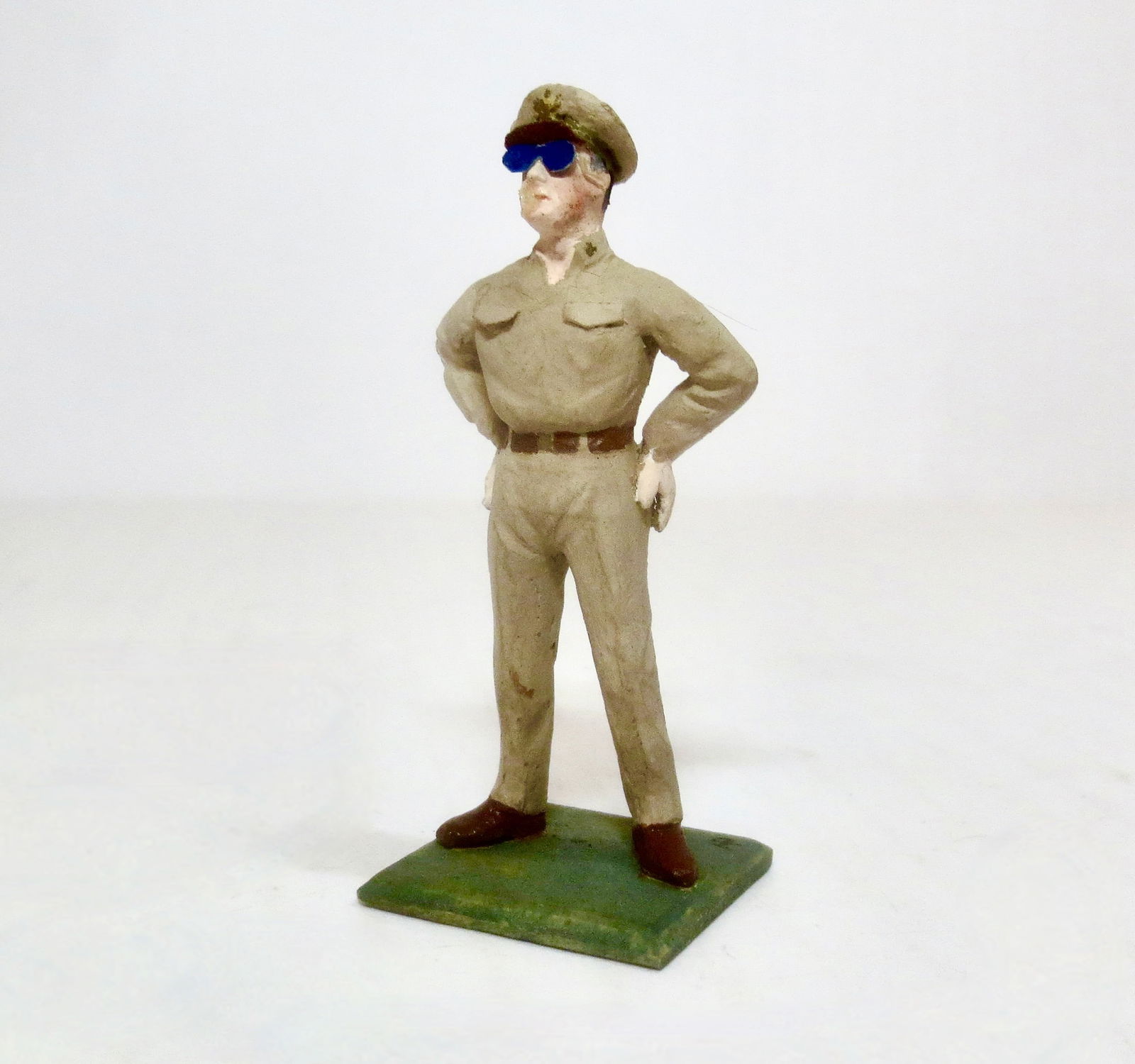 Pranzetti (Italy) General Douglas MacArthur (1 of 1)