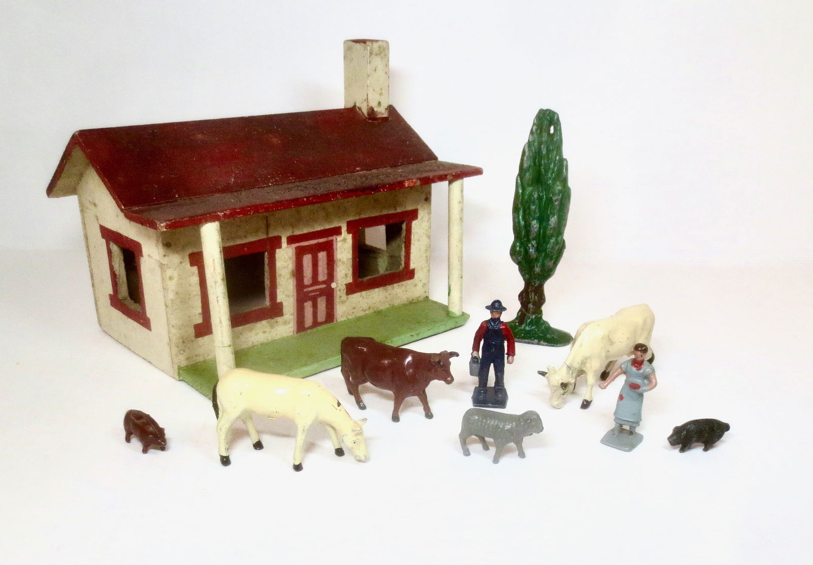Lincoln Logs Farm Figures: With handmade Wooden House. 10 pieces. Excellent condition. Unboxed.