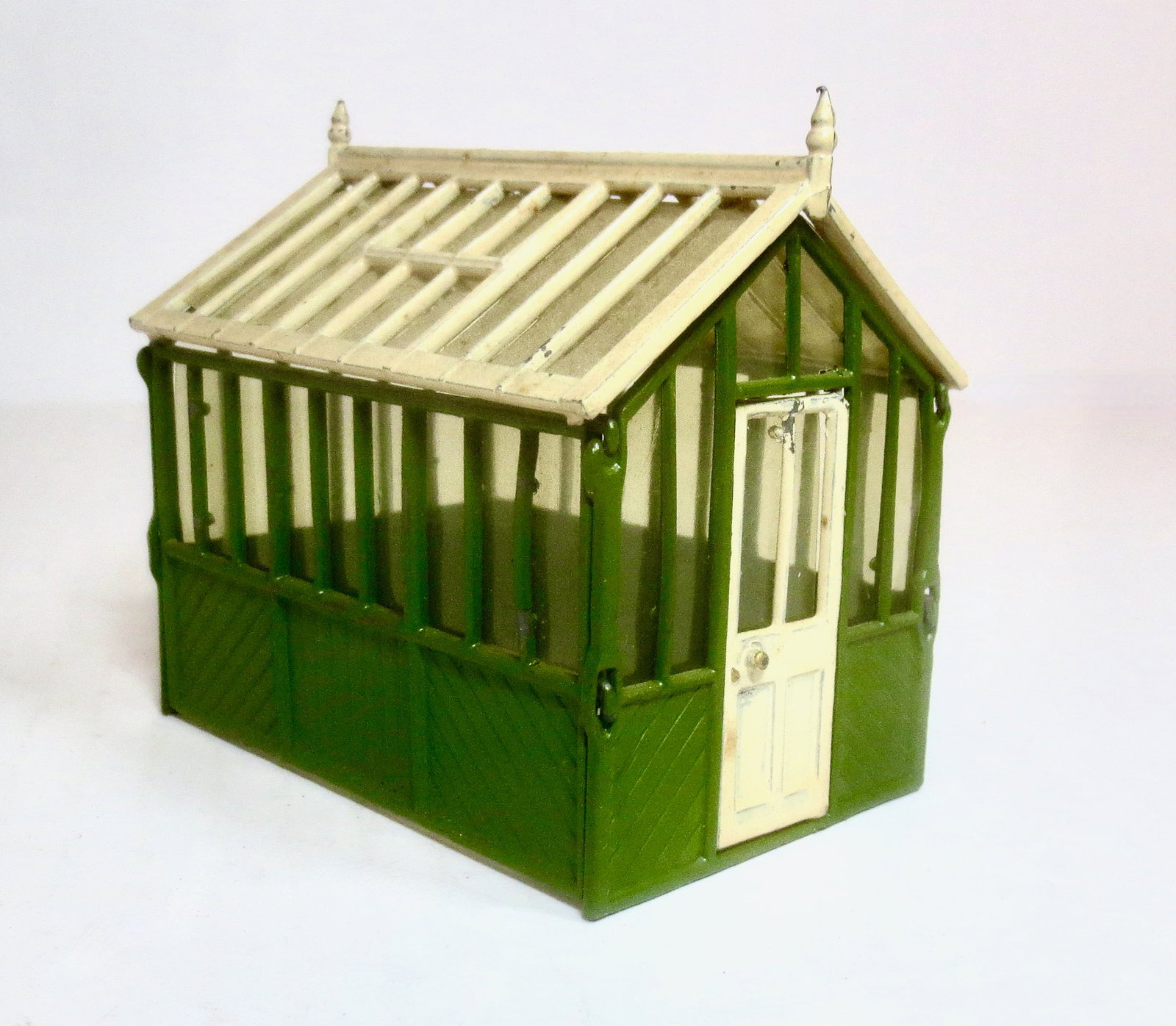 Britains #MG053 Span Roof Greenhouse: Pre war. Greenhouse complete with all plastic "windows", inner shelves and garden trays. 14 pieces. Pristine condition. Unboxed.