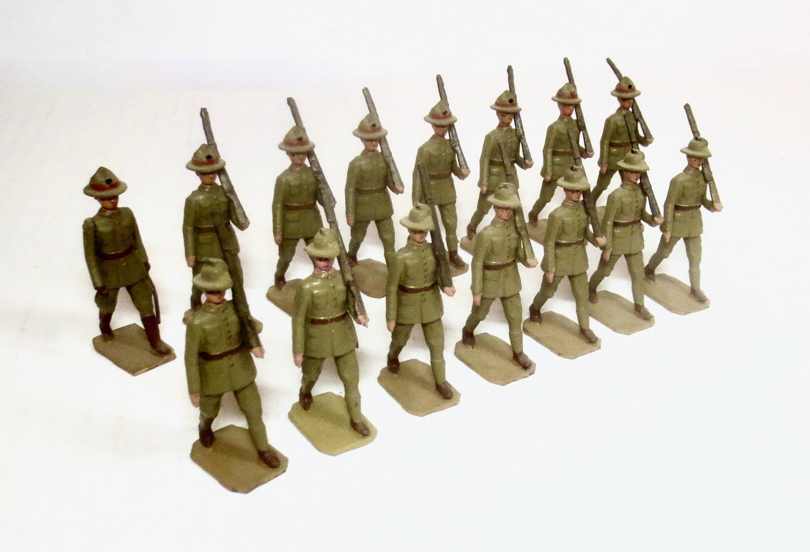 Britains From #1544 Australian Infantry: And, #1542 New Zealand Infantry. 15 pieces. Excellent condition. Unboxed.