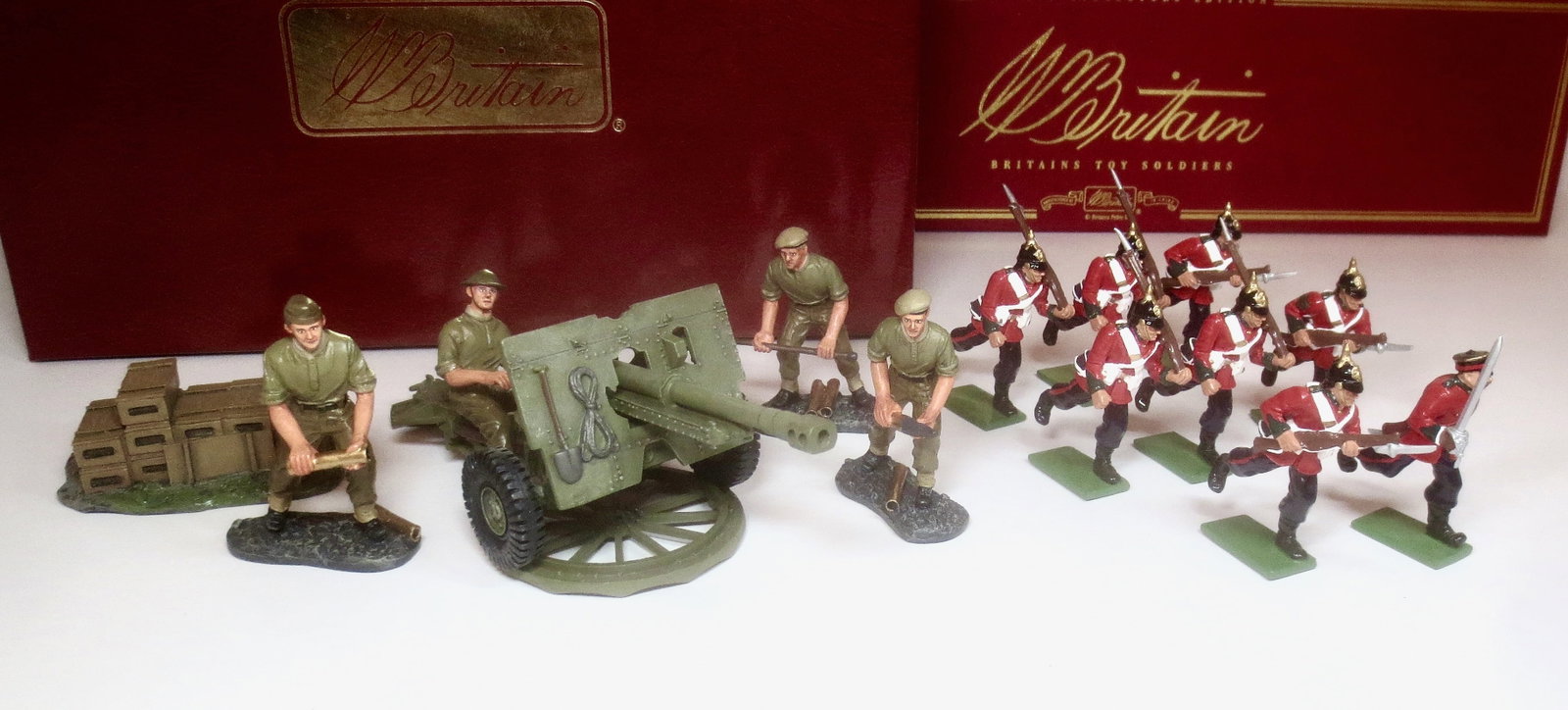 Britains World War I Selection: #17587 British 25PD Field Gun & Crew, and #00131 Durham Light Infantry. 14 pieces. Mint condition. Boxes excellent.