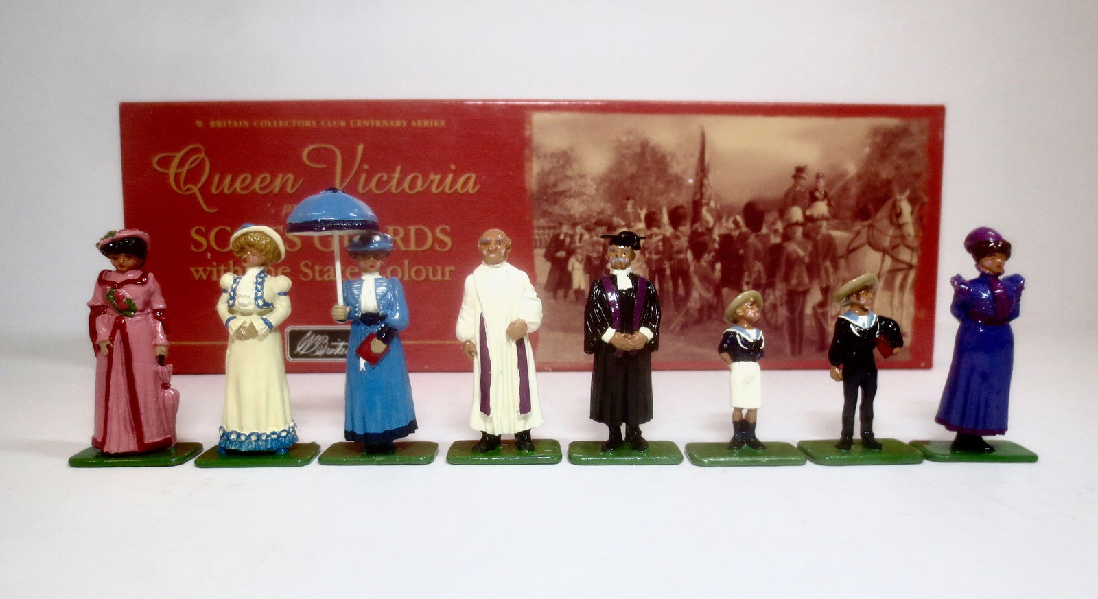 Britains #40207 Civilians: 8 pieces. Mint condition. Box excellent.