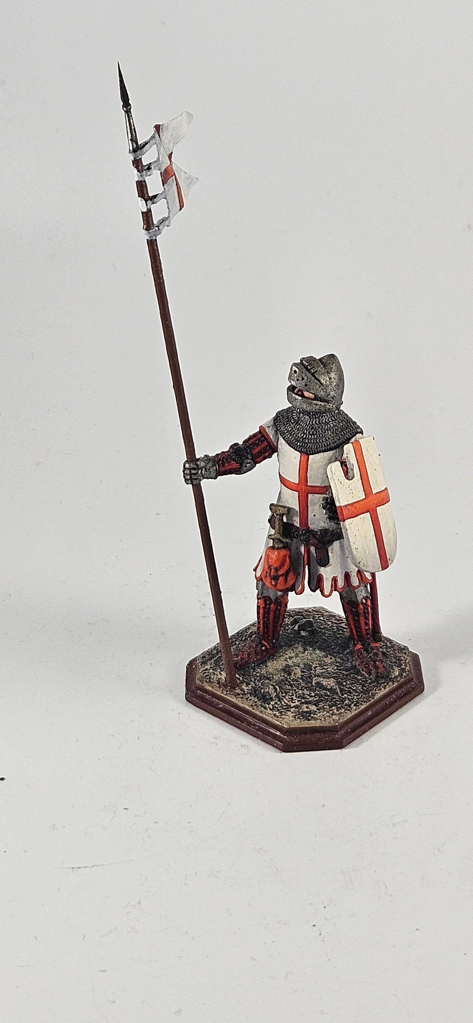 Aeroart St. Petersburg Crusader & Small Flag: AeroArt Military Miniatures - The St. Petersburg Collection #3161.4 - Crusader with Small Flag. Excellent unboxed. 1 piece.