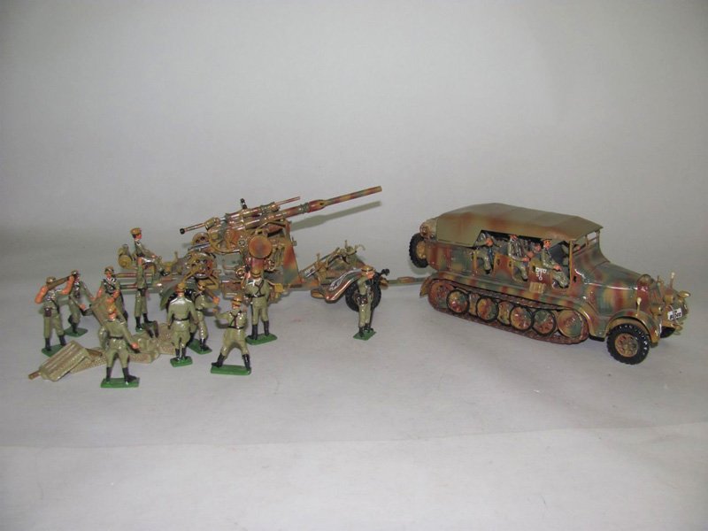 Metal Shed: Sd Kf27 Zugkeath wagon and crew of 10, 88mm Flak 36 with ammo boxes and 10 gunners
