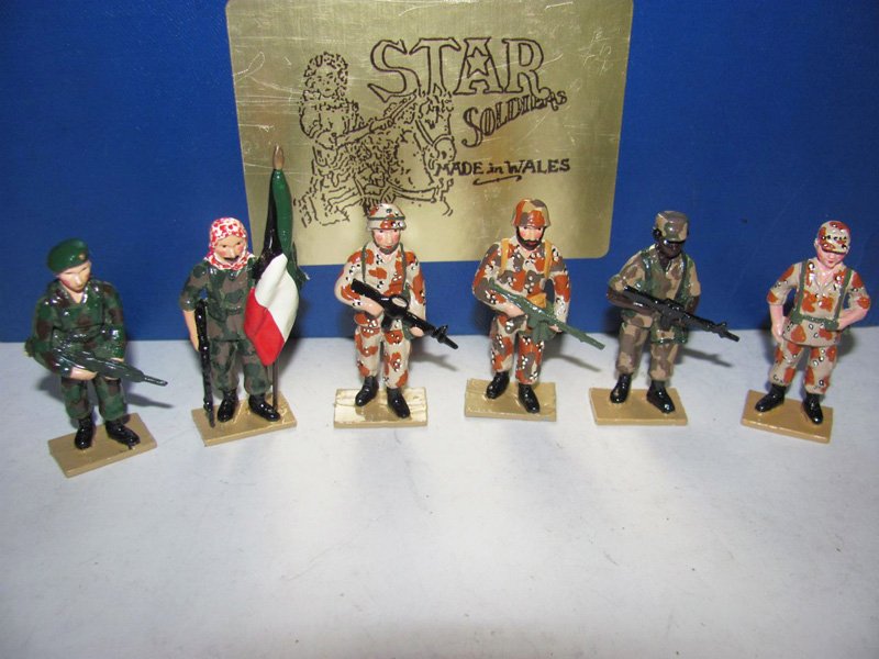 Star “Desert Storm”: this set contains an American General, U.S. Marine, 82 Airbourne trooper, British soldier, Saudi soldier and a Kuwaiti with flag STAR #30 STAR SERIES Limited edition of 100 sets. These sets continue t