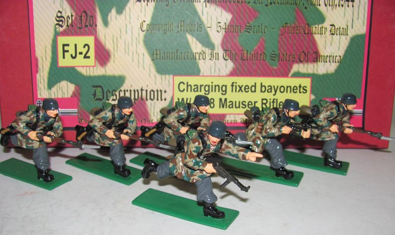 Nickolson Miniatures Iron Cross Models: Charging fixed bayonets with K98 Mauser Rifles Set No. FJ-2
