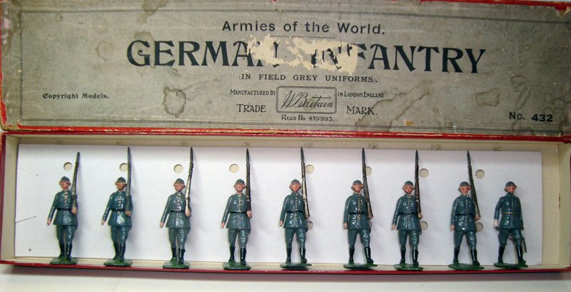 Britains Set # 432 German Infantry: Grey Uniform in Original Armies of The World Box- Untied Pre War 9 Pieces.