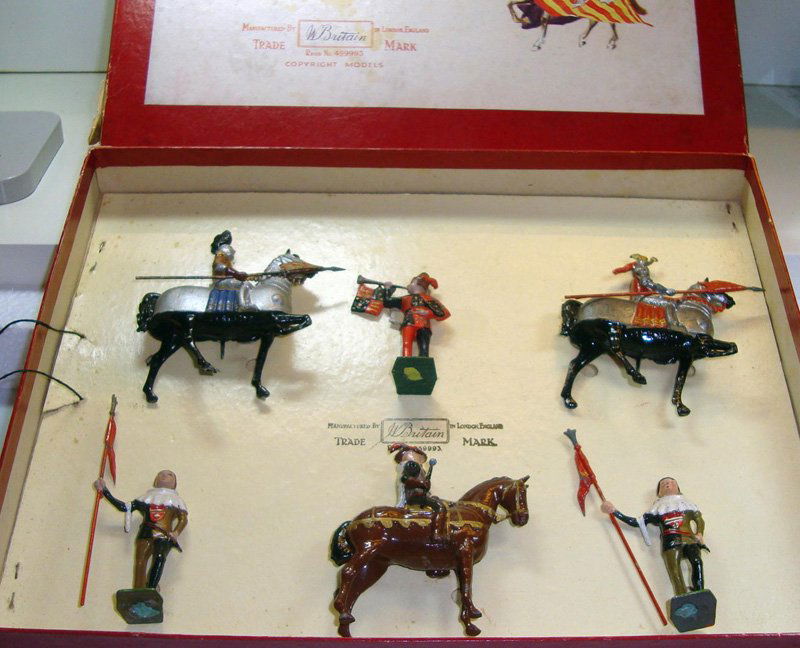 Britains Set # 1258 Tournament: , 16th Century Knights with Original Historical Series Box - Untied. Post War 6 Pieces.