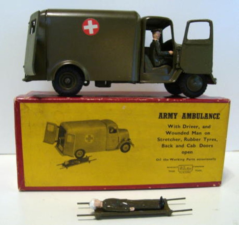 Britains Set # 1512 Army Ambulance: with Original Illustrated Box, Driver, Wounded and Stretcher. Post War 4 Pieces.