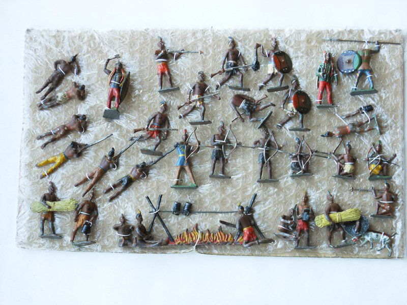 Heyde Red Indian Village & Figures.: Pre War. Unboxed 31 Pieces Tied to backing Card.