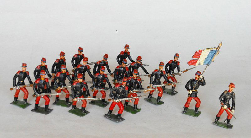Heyde French Line Infantry: in Action with Officer and Flag Bearer. Pre War 19 Pieces. Unboxed.