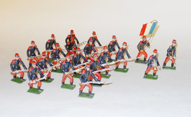 Heyde French Line Infantry: in Action with Officer, Bugler and Flag Bearer. Pre War. 20 Pieces. Unboxed.