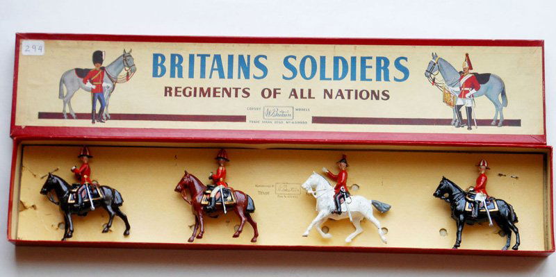 Britains Set # 201 Officers of the General: Boxed, incorrect composition, Two Officers with Binoculars with Original R.O.A.N Box. Post war.