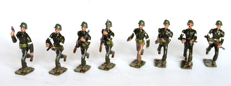 William Grant: One of a kind sets By William Grant. US Army 1st Rangers running with Officer. Unboxed. Post War 8 Pieces