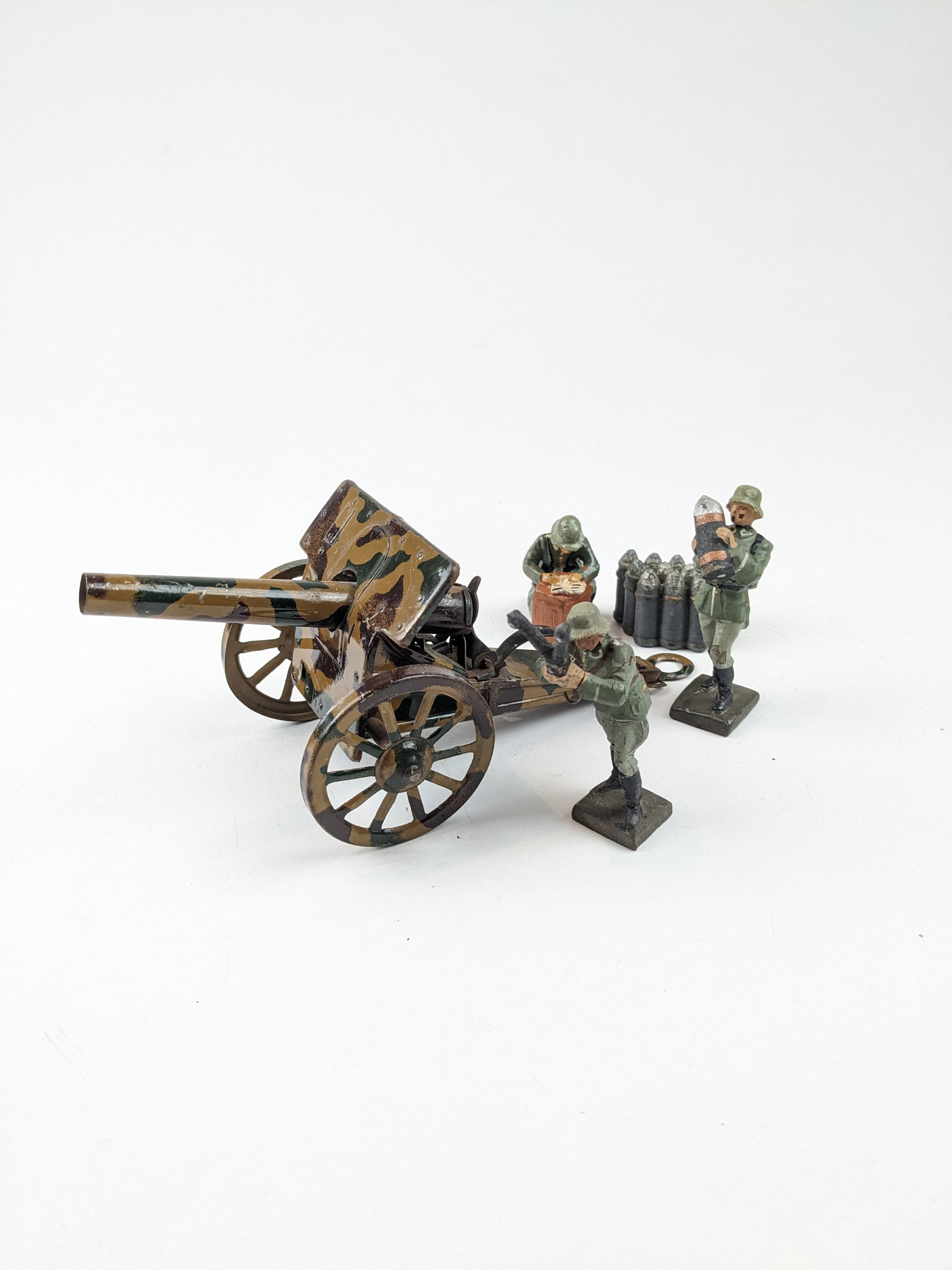 Lineol German Gun Crew 70mm: 5 Pieces. Condition Very Good, missing metal stand. Unboxed.