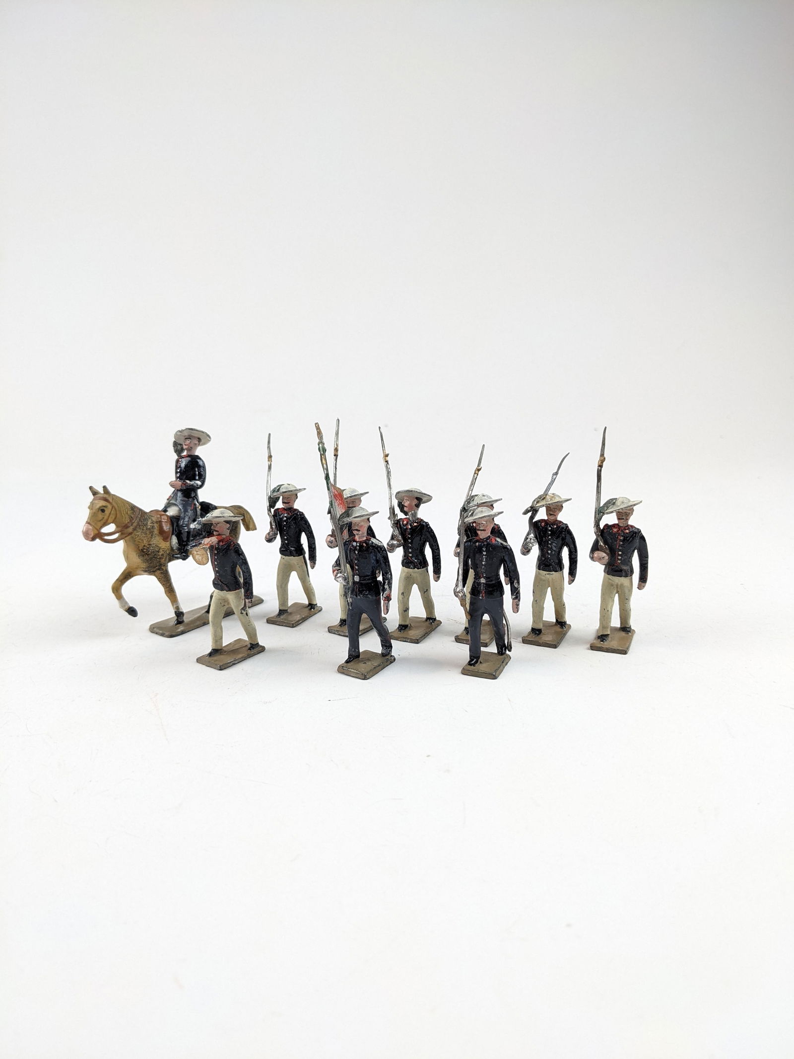 Mignot Italians: 10 Pieces. Condition Very Good. Unboxed.