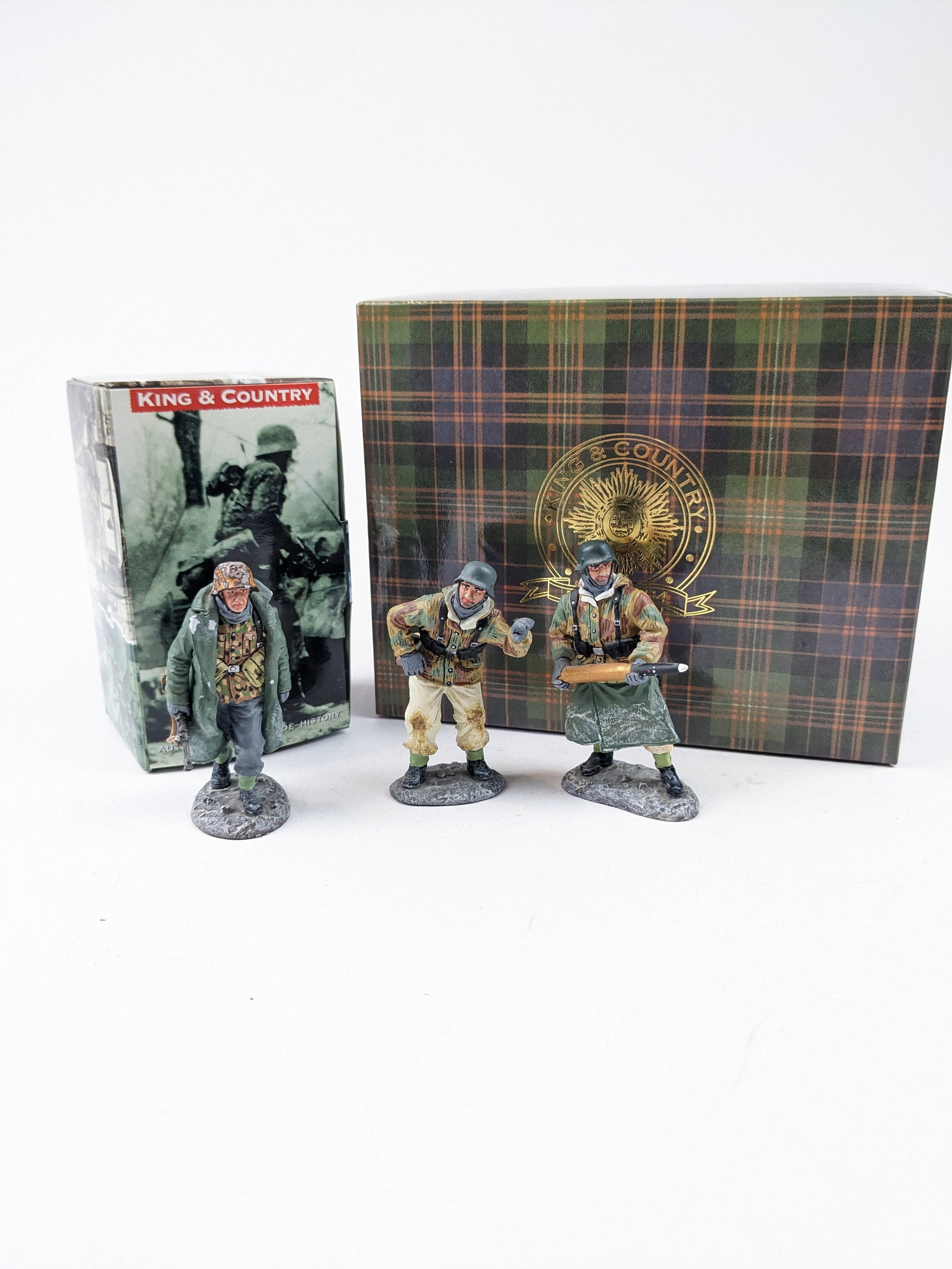 King&Country BBG 37, 38 Walking, Gun Crew: 3 Pieces. Condition Very Good. Boxes Very Good.