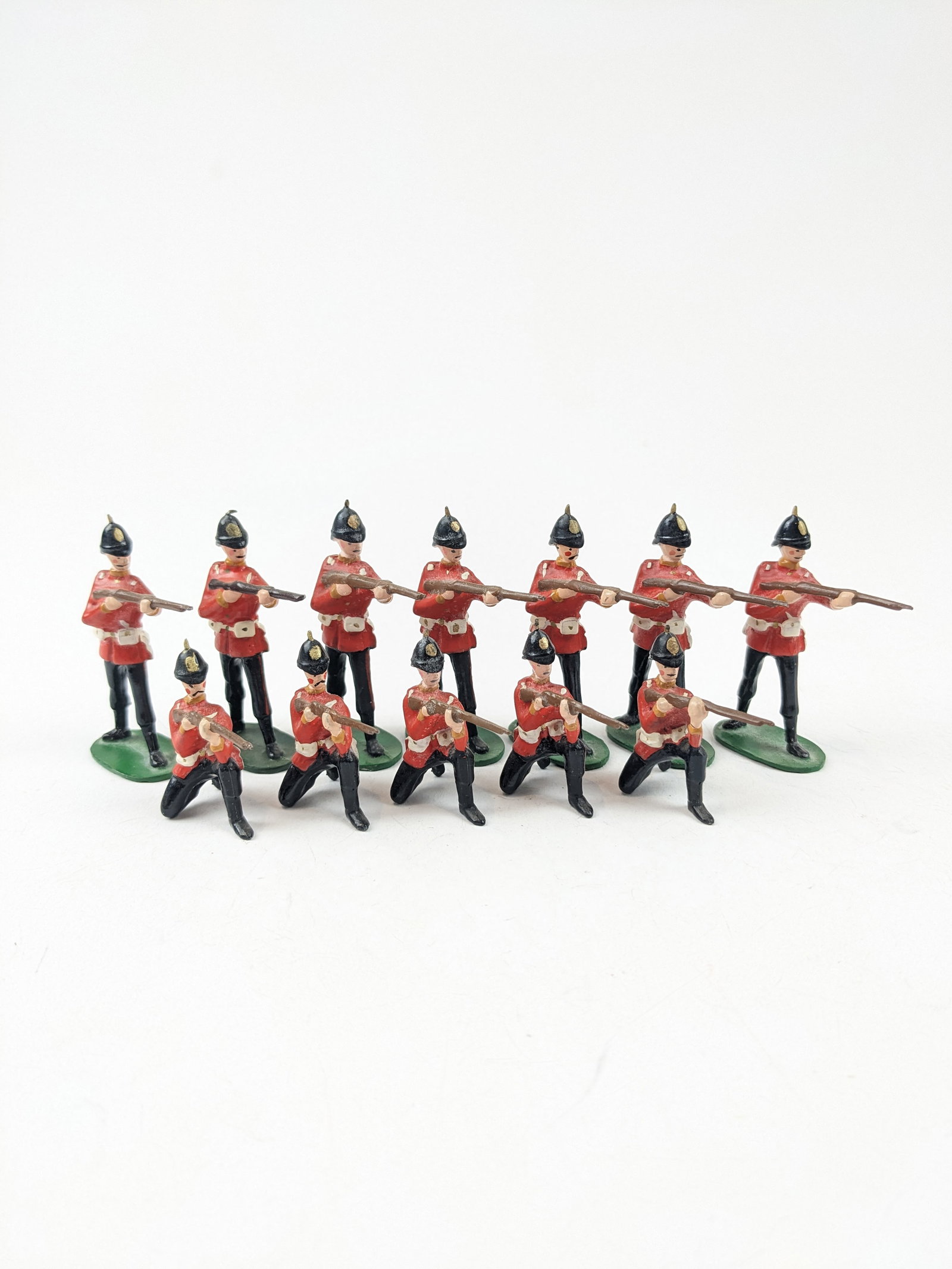British Bulldog East Kent Firing: 12 Pieces. Condition Excellent. Unboxed.