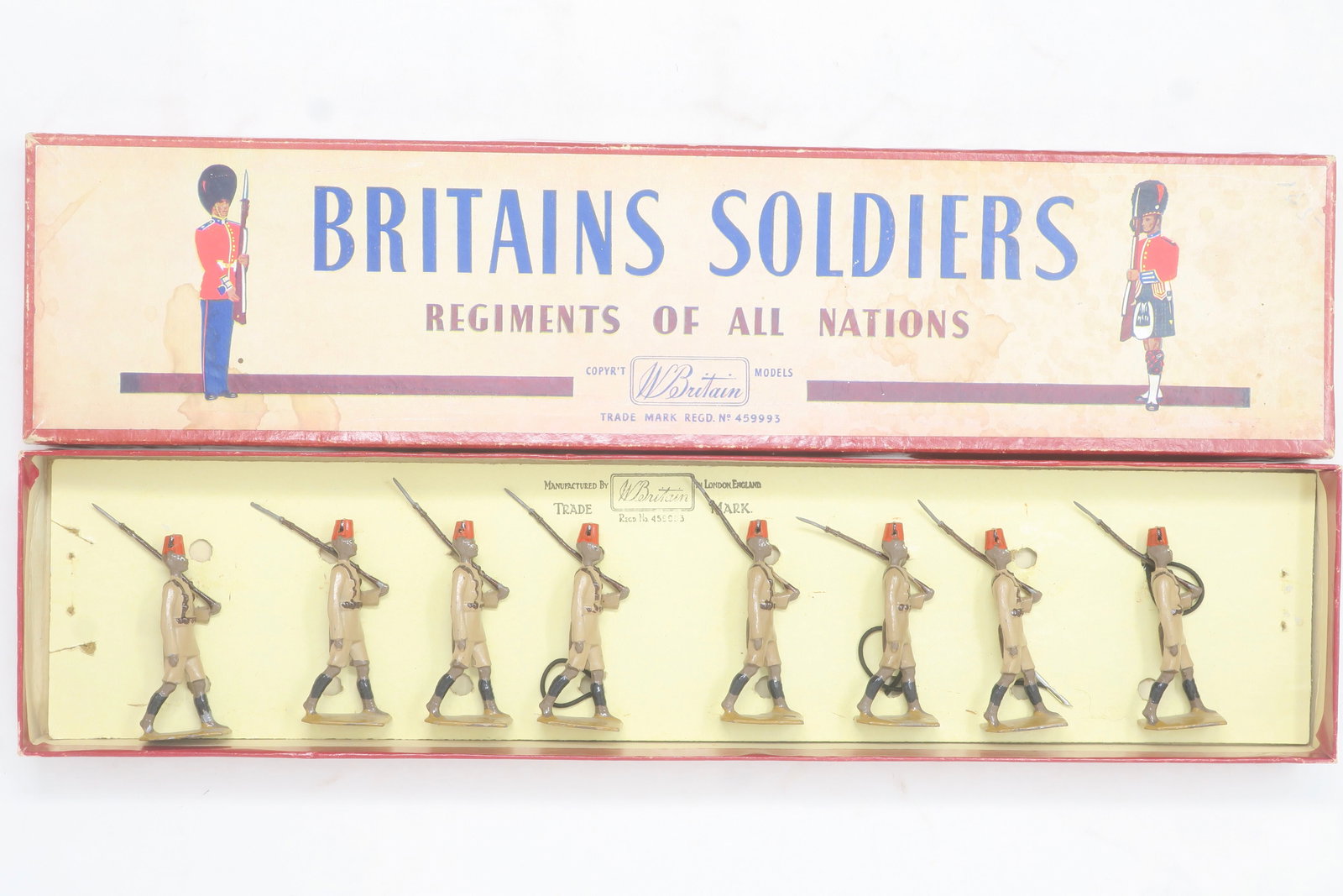 Britains set #225 King's African Rifles,: 8 pieces, in original box; Very good, box good