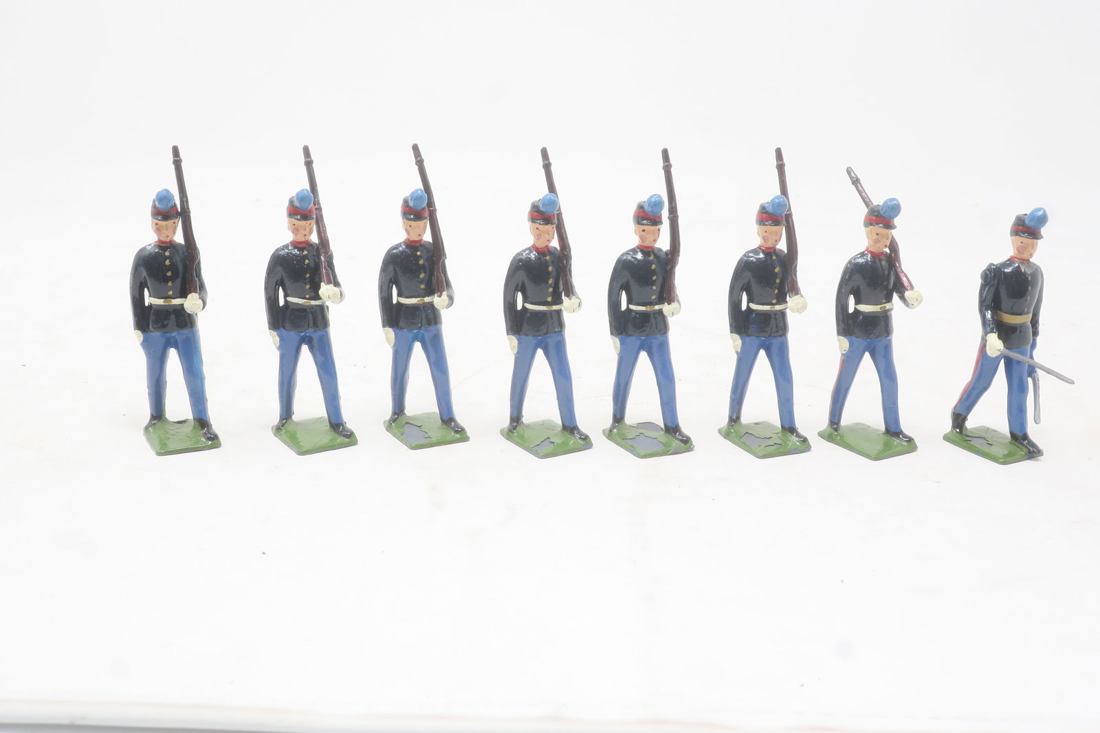 Britains set #2051 Uruguayan Military: School Cadets, 8 pieces including officer; Very good, but bases badly flaking