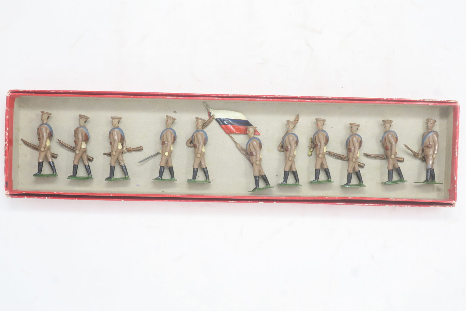 Paris Office, Russian Infantry: at the trail and slope with officer, bugler and flag bearer, 11 pieces; Restored, Excellent