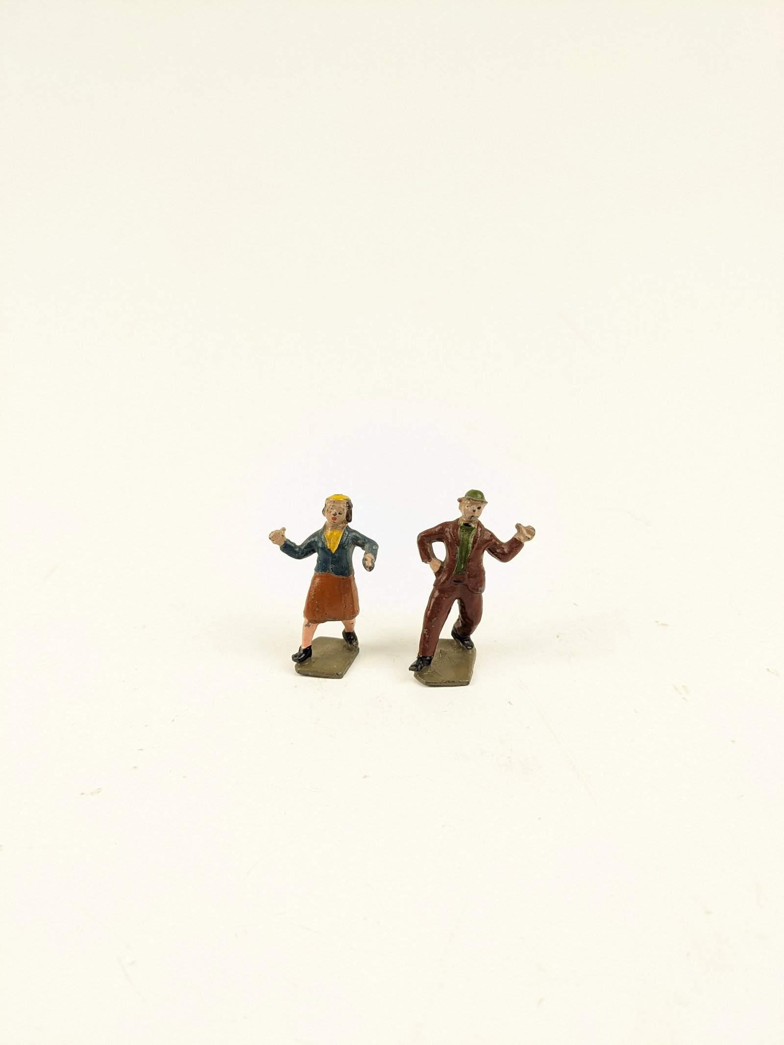 Britains Lambeth Dancers: 2 Pieces Small Size Condition Very Good Unboxed