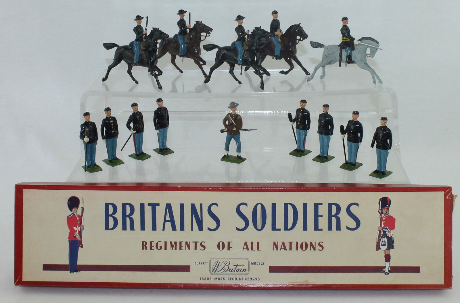 Britains Lot ACW Union Artillery and Cavalry: Lot includes From Set 2056 Union Cavalry Mounted Officer, Bugler and 3 Troopers with Rifles and From Set 2057 4 Artillery Crews, From Set 2060 Confederate Standing at the Ready and Empty Box for Set S