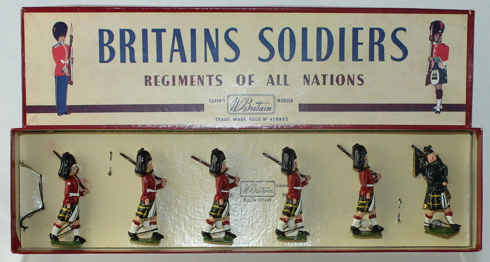 Britains Set 77 Gordon Highlanders with Piper (1 of 1)