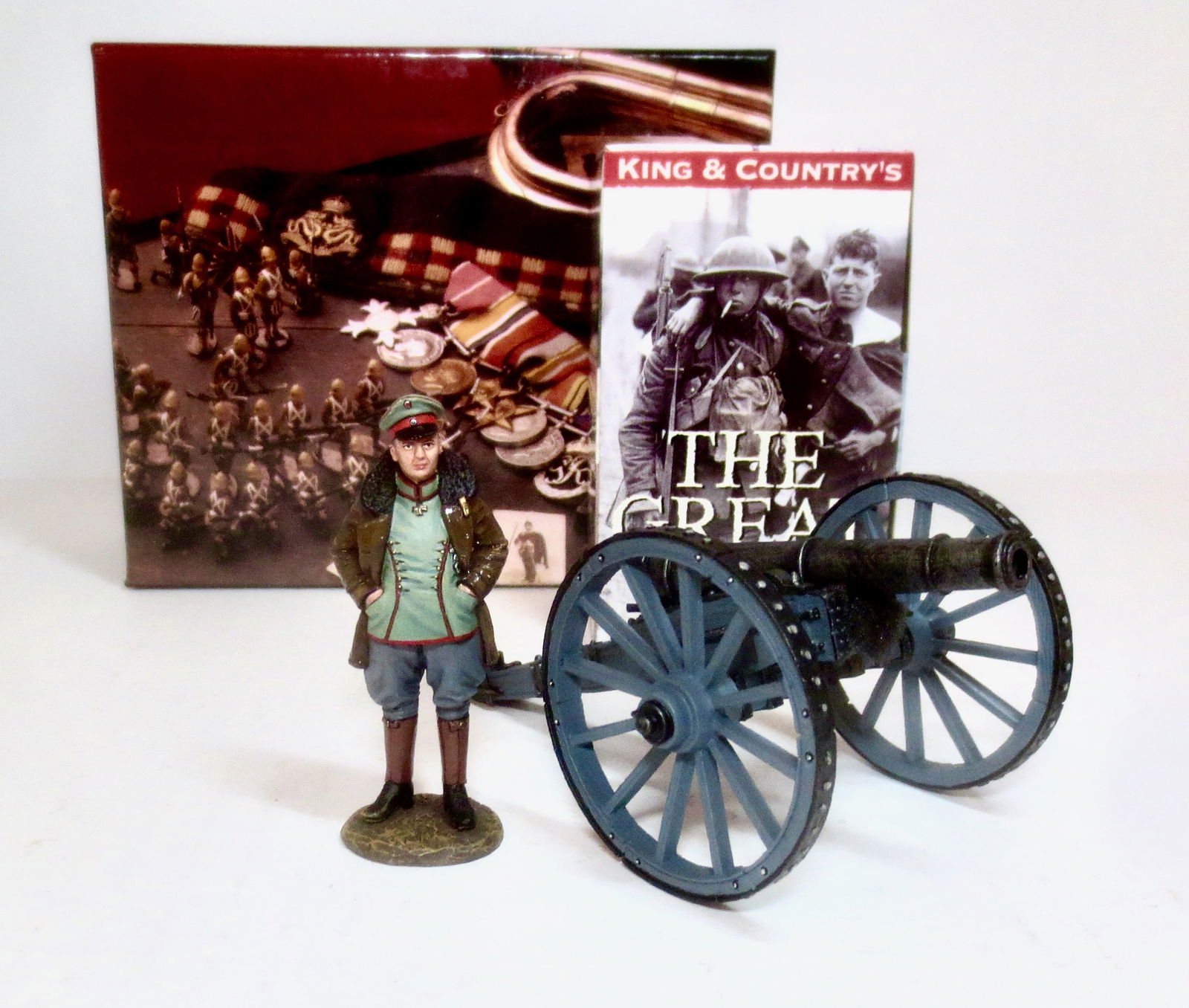 King & Country #FW107 Manfred Von Richthofen: And, #NA338 Field Artillery Gun. 2 pieces. Mint condition. Boxes excellent.