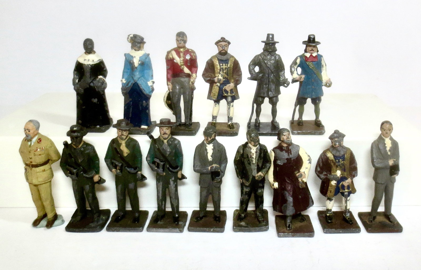 Ericksson/S.A.E. Builders of a Nation: South Africa. 15 figures unboxed, including Vasco De Gama. Included in this lot is Jan Smuts an African personality, and an original casting of Jan Van Riebeeck. Condition fair to good.