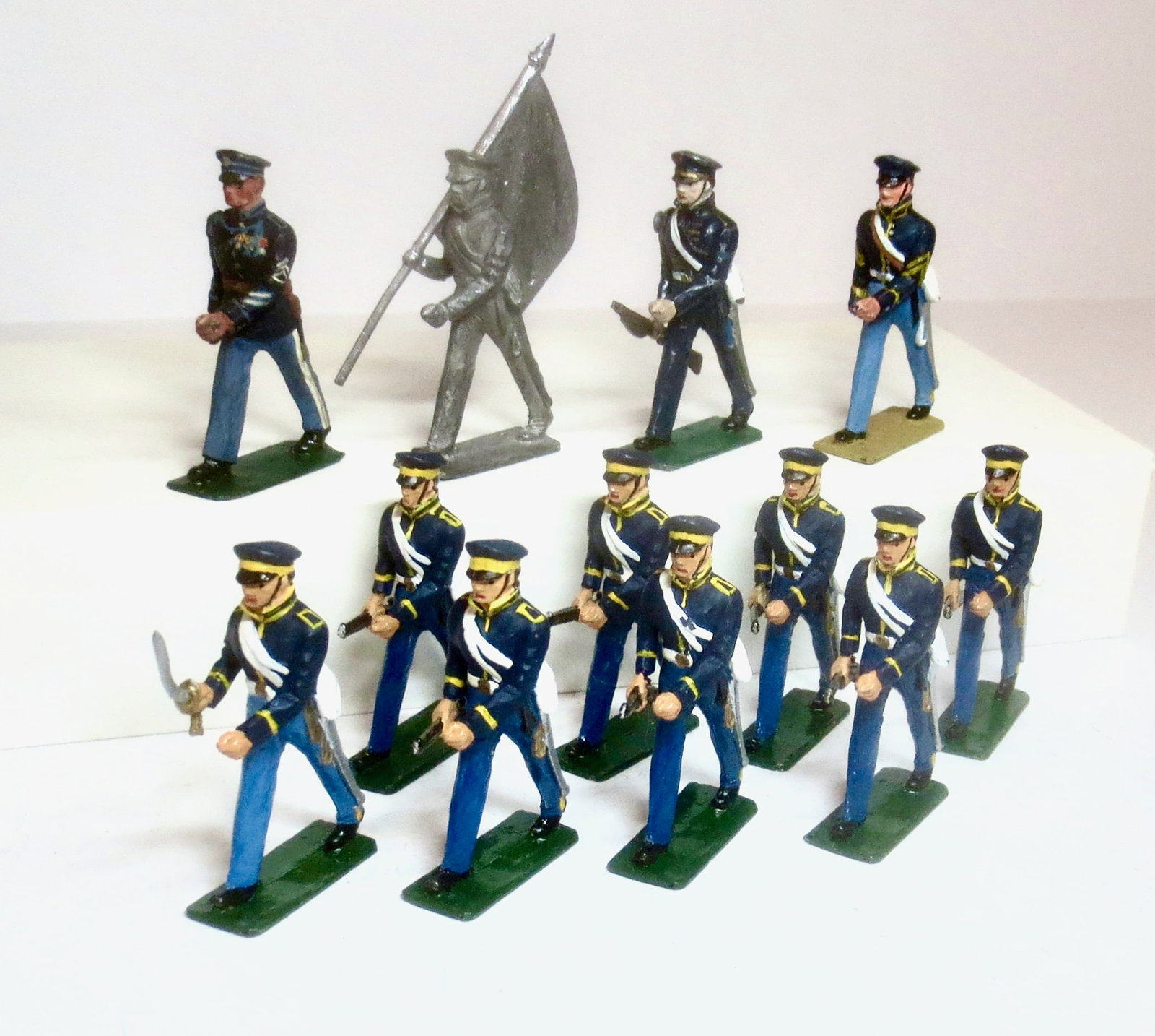 Eriksson U.S. Army Parade Dress: With 2 officers. (rifle tips missing) and a flag bearer casting. Twelve pieces.