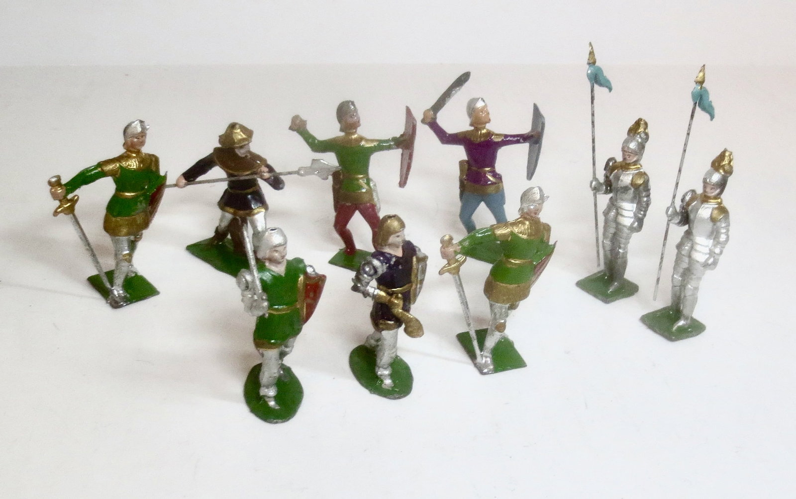 French Hollowcast Medieval Knights: 9 pieces. Excellent condition. Unboxed.