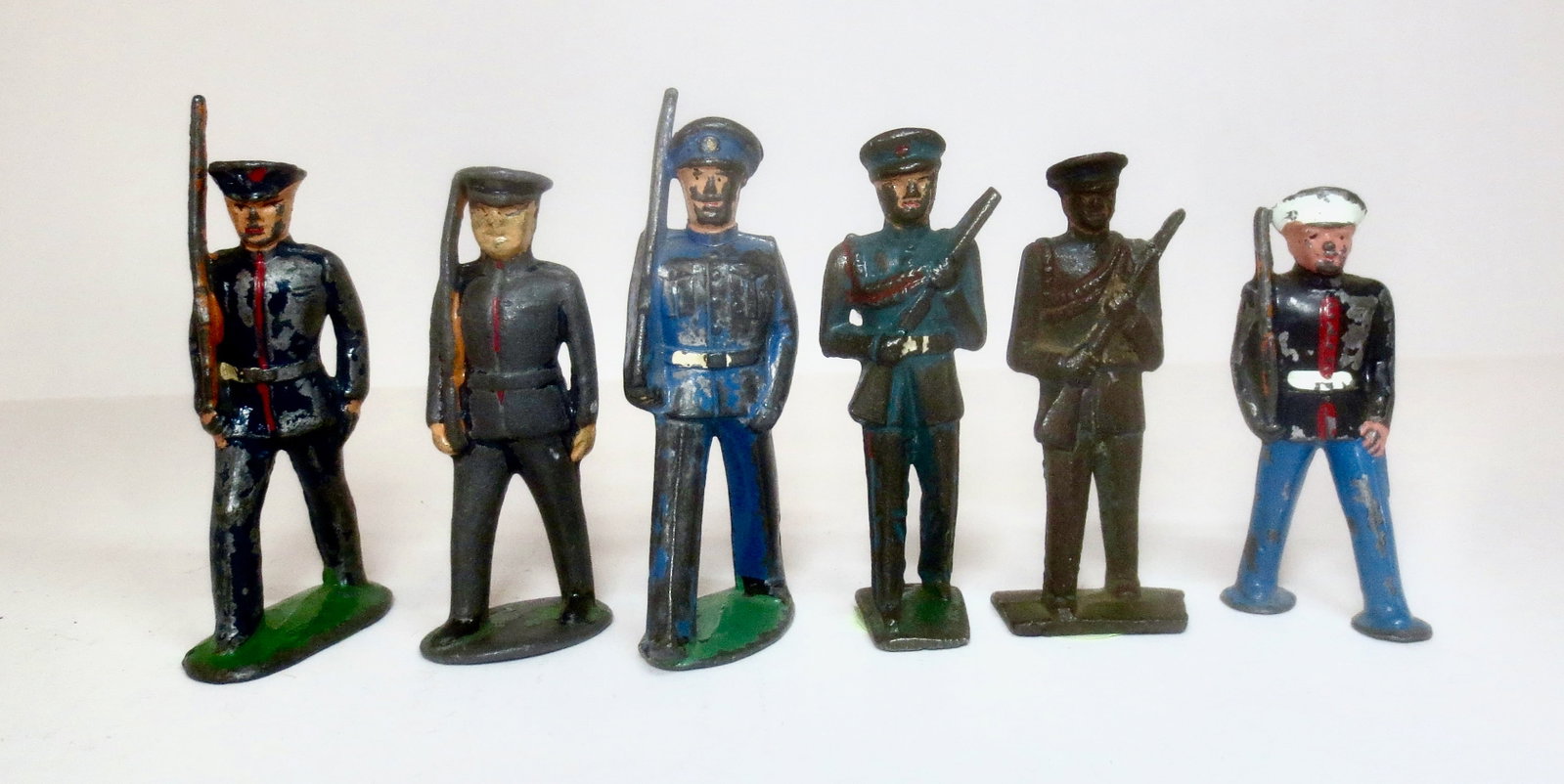 Barclay, Manoil, Grey Iron U.S. Marines: Fair to poor condition. 6 pieces.