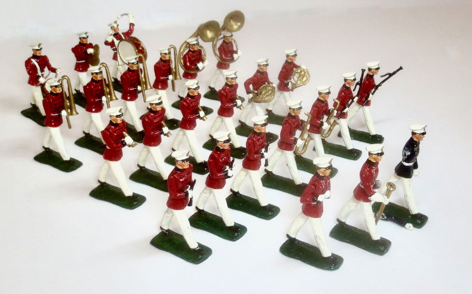 Walt Dineen U.S. Marine Corps Band: 25 pieces. One clarinet missing tip, and one loose arm, the rest in mint to near mint condition. Unboxed.