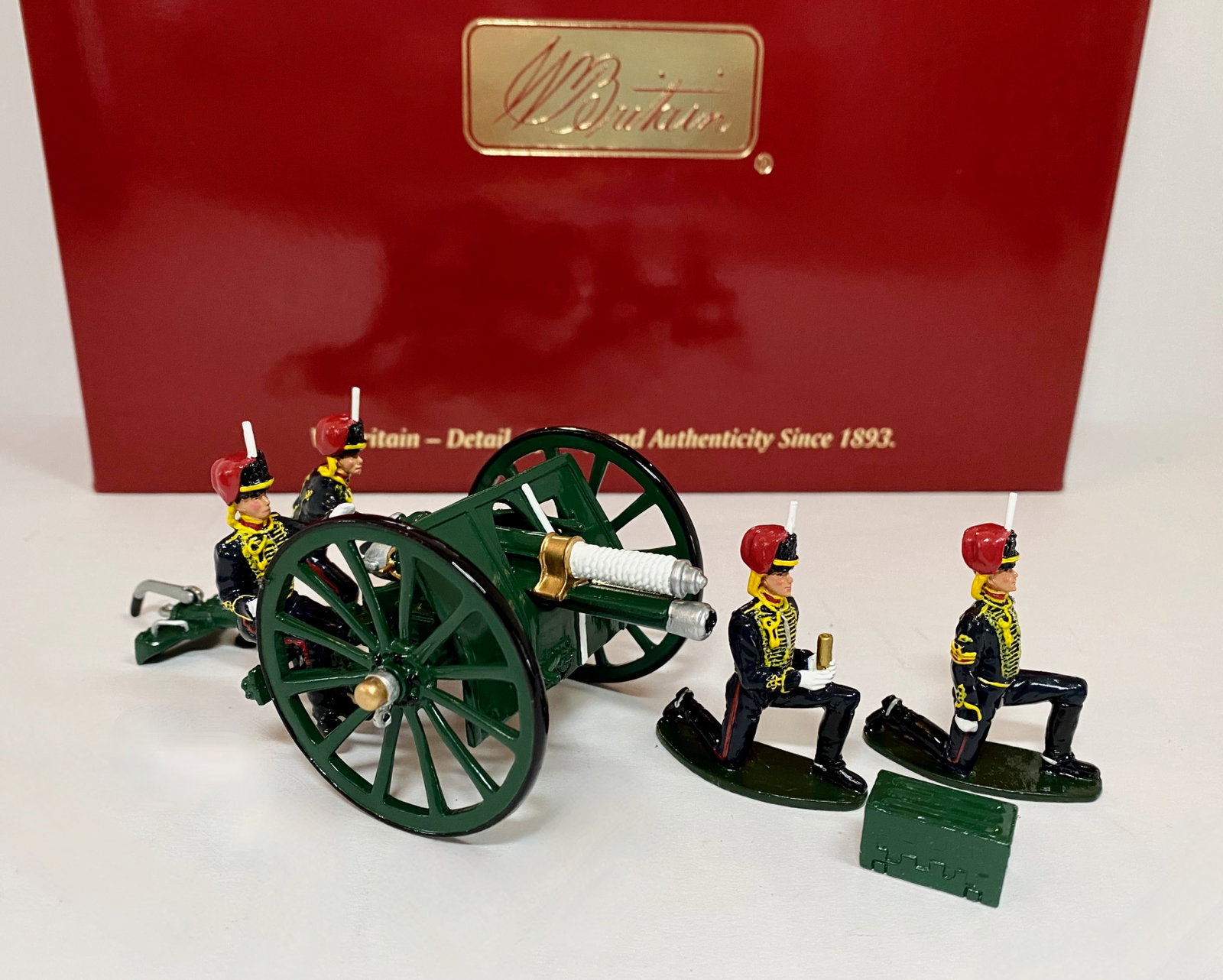 Britains #44053 British King's Troop Artillery: 13 Pound QF Gun and 4 man Crew. 6 pieces. Mint condition. Box excellent.