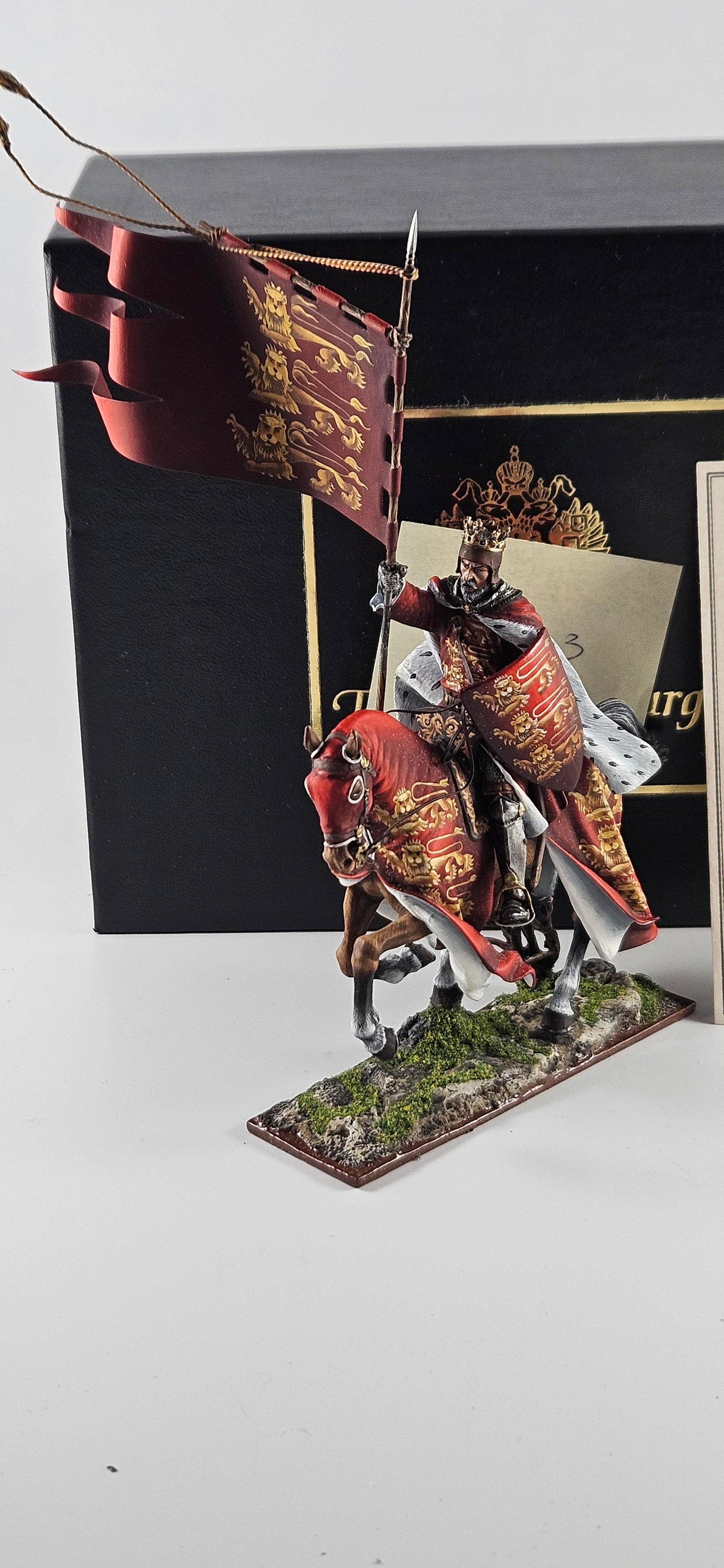 AeroArt St. Petersburg King Richard Lionheart: AeroArt Military Miniatures - The St. Petersburg Collection #3327.3 - Mounted King Richard the Lionheart with Flag, Excellent, Boxed. 1 piece
