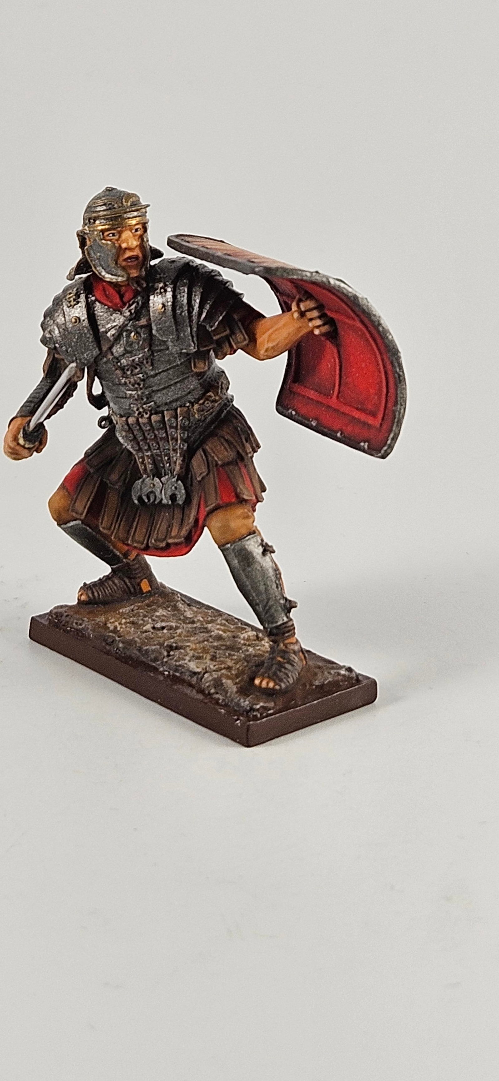 AeroArt St. Petersburg Roman Legion Crouching: AeroArt Military Miniatures - The St. Petersburg Collection #RO 25 - Roman Legionnaire Crouching in Battle. Excellent, unboxed, 1 piece.
